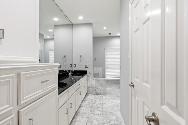 Building Photo - 11507 Del Monte Dr