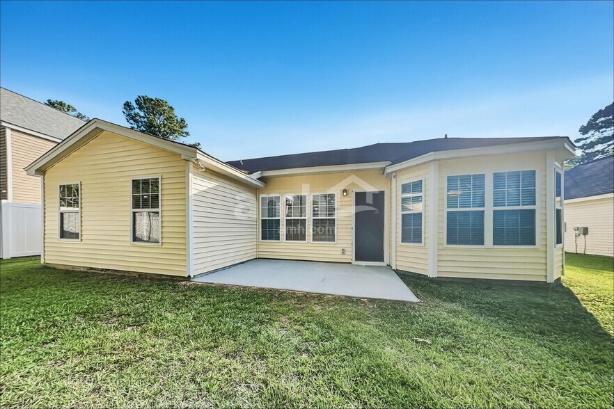 Building Photo - 9029 Robins Nest Way