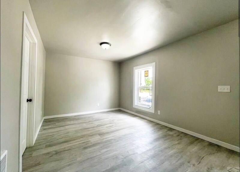 Building Photo - 3005 Temple Ln