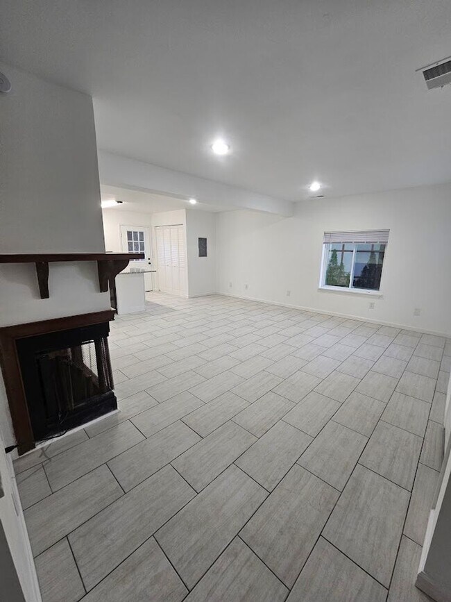 Building Photo - 71 Westgate Cir