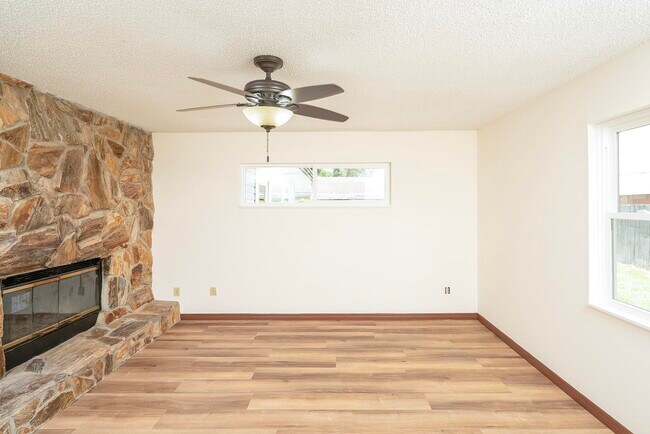 Building Photo - 328 Linden Rd
