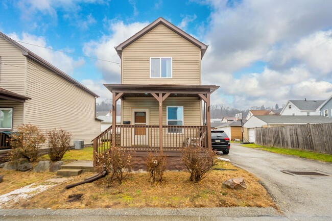 Building Photo - Cozy 1 Bedroom in McKeesport available May...