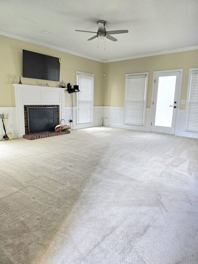 Building Photo - 142 Cottontail Ln SE