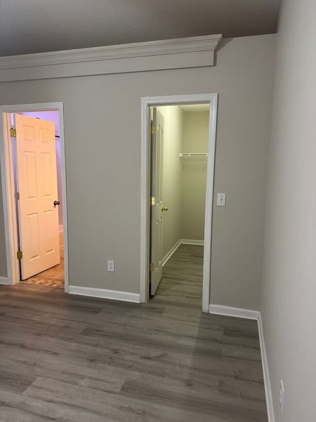 Building Photo - Great Price and location!