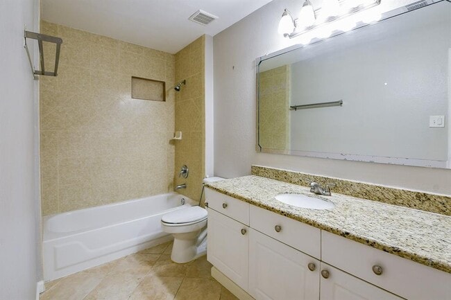 Building Photo - 18035 Somerset Knolls Ct