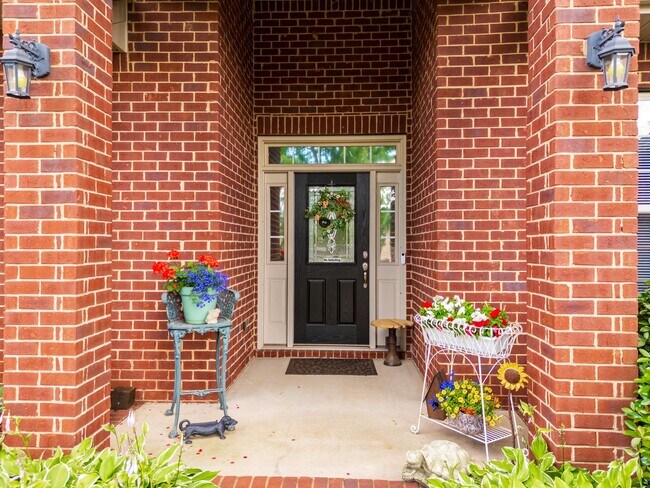 Building Photo - LUXURY RENTAL: Exquisite 4 BR, 2 BA, 2 Car...