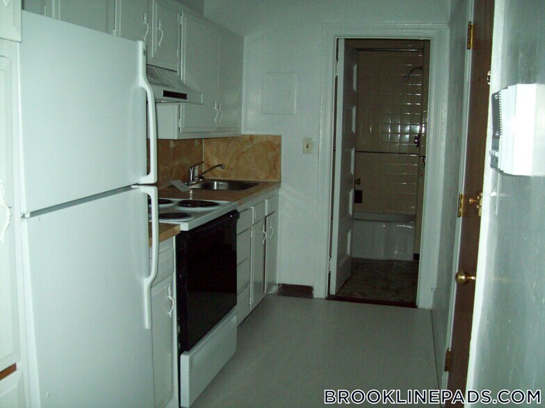 Building Photo - 1223 Beacon St