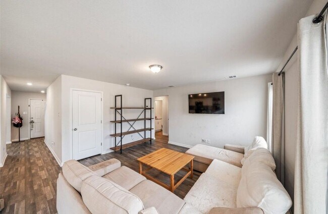 Building Photo - 2224 Cedar Vly Dr