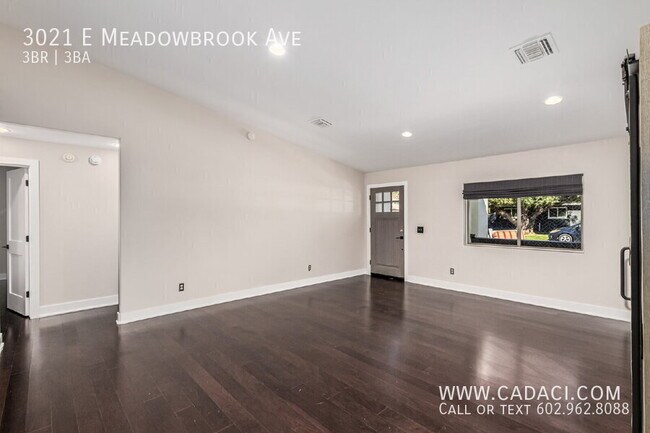 Building Photo - 3021 E Meadowbrook Ave