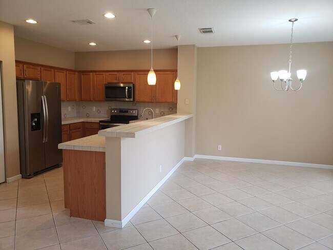 Building Photo - 3027 N Evergreen Cir