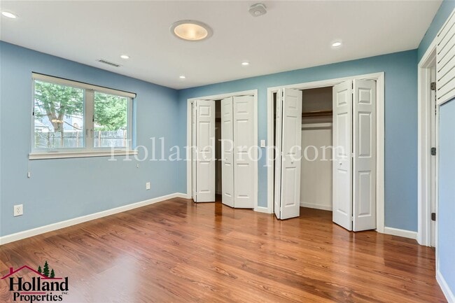Building Photo - Gorgeous 3 Bedroom Home with SwimSpa Avail...