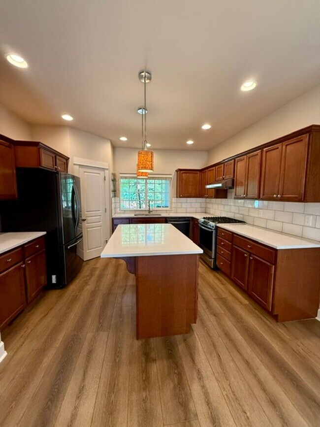 Building Photo - 20441 Aberdeen Dr