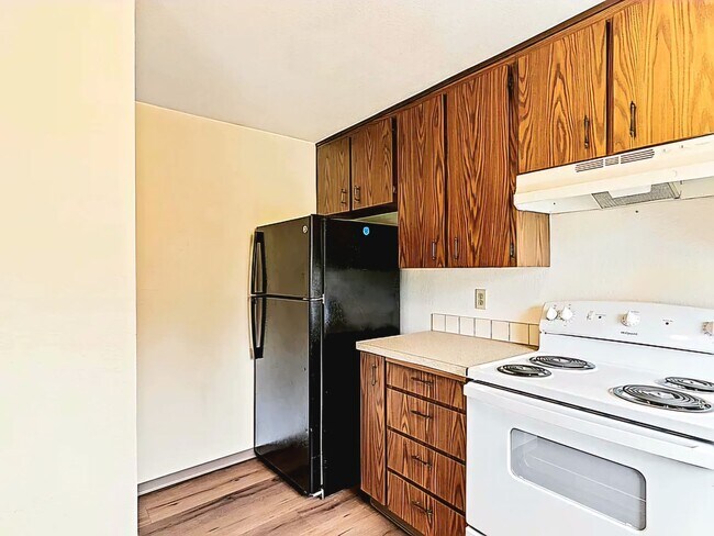 Building Photo - 4 Plex near University Place, #B (PRICE REDUCED)