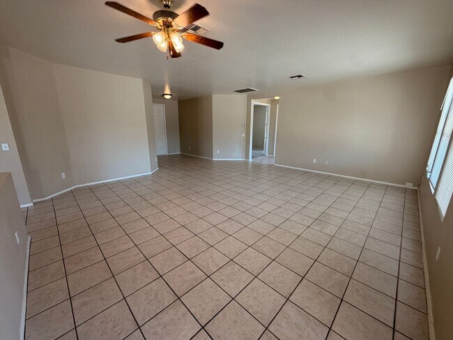 Building Photo - Spacious 3 Bedroom Single Story Peoria With A 3 Car Garage