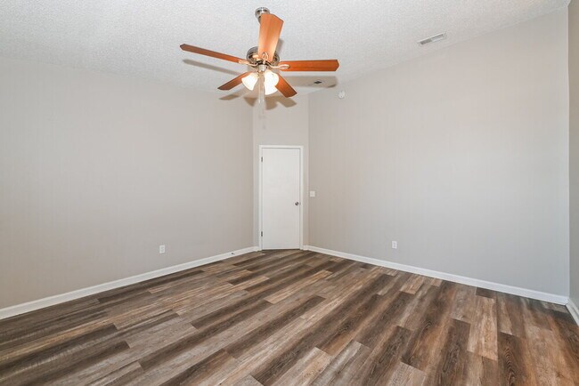 Building Photo - 8026 Fleur De Lis Dr