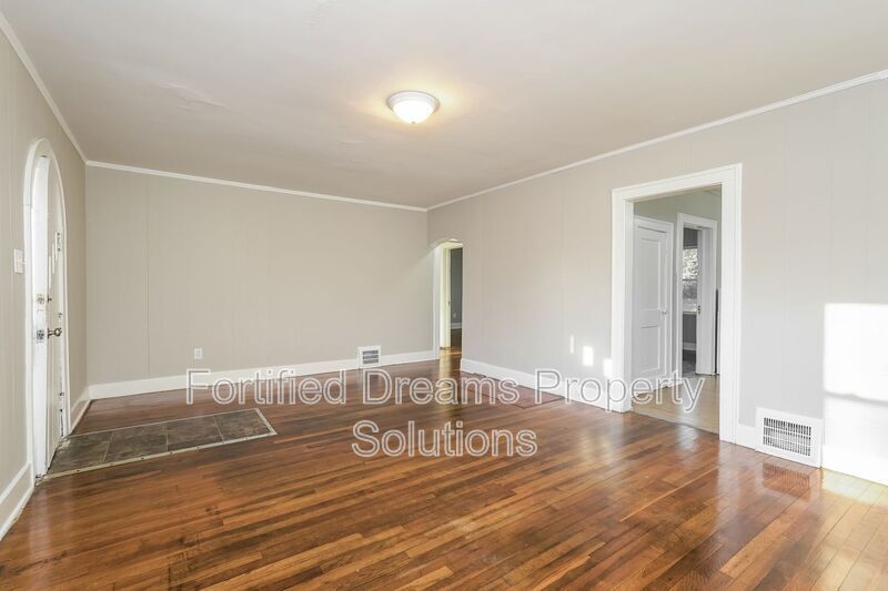 Building Photo - 2912 N Glenn Ave