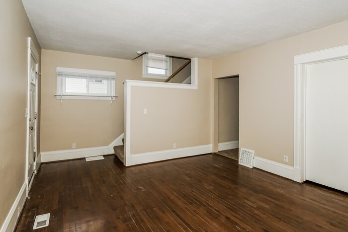 Building Photo - 4042 Clinton Ave