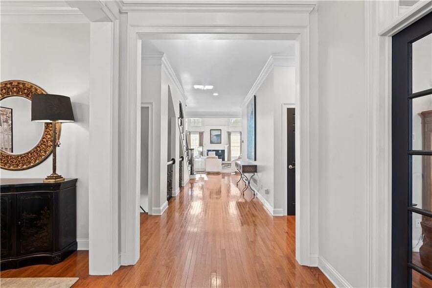 Building Photo - 102 N Cove Dr