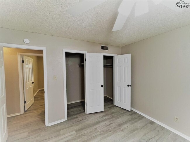 Building Photo - 4612 Summit Dr