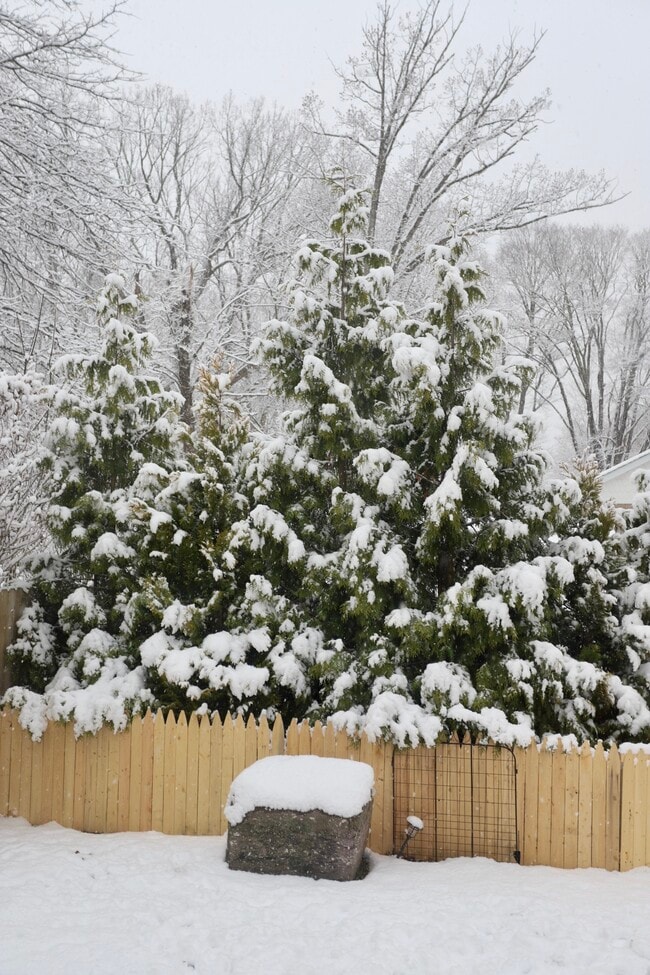 Building Photo - 14 Sterling Rd