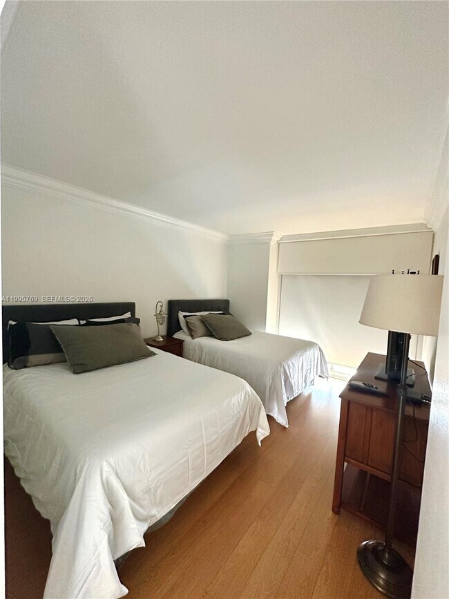 Building Photo - 16500 Collins Ave