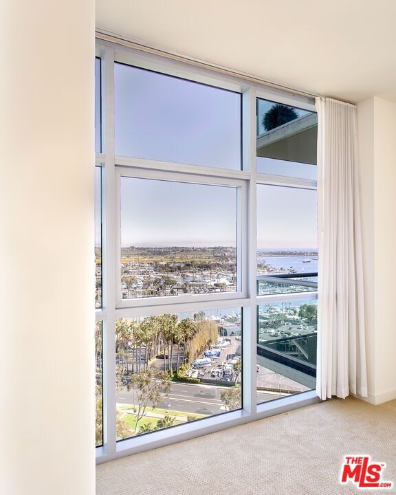 Building Photo - 13700 Marina Pointe Dr