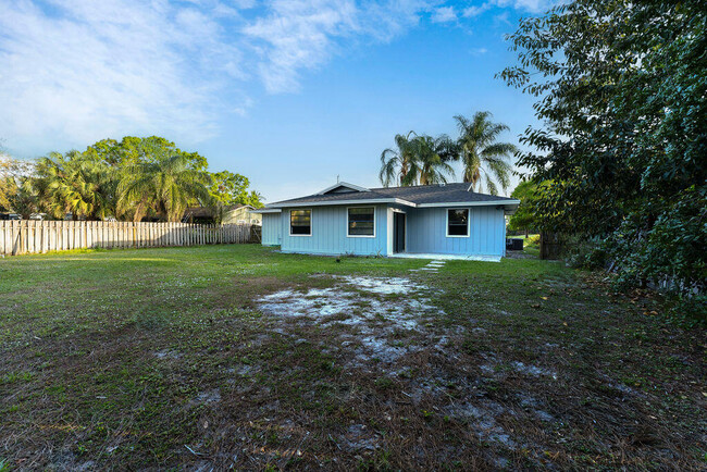 Building Photo - 1181 SW Sarto Ln