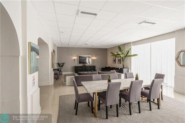 Building Photo - 3140 S Ocean Dr