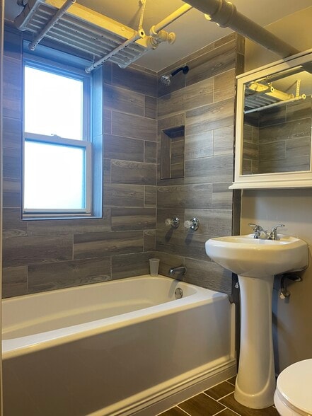 Building Photo - 5300 W Altgeld St