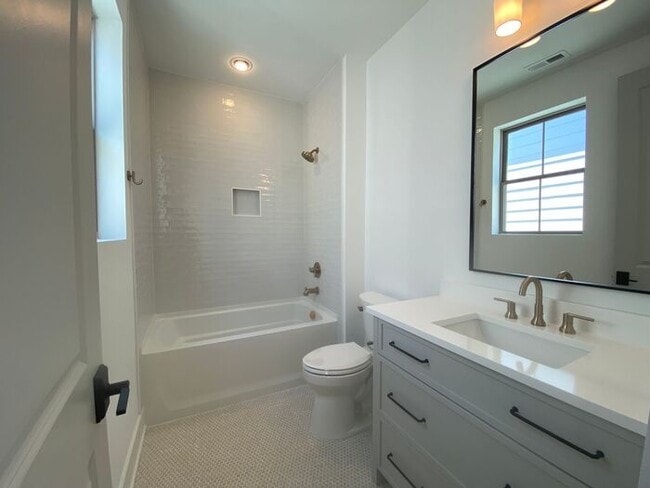 Building Photo - Beautiful New House in West Nashville - Hi...