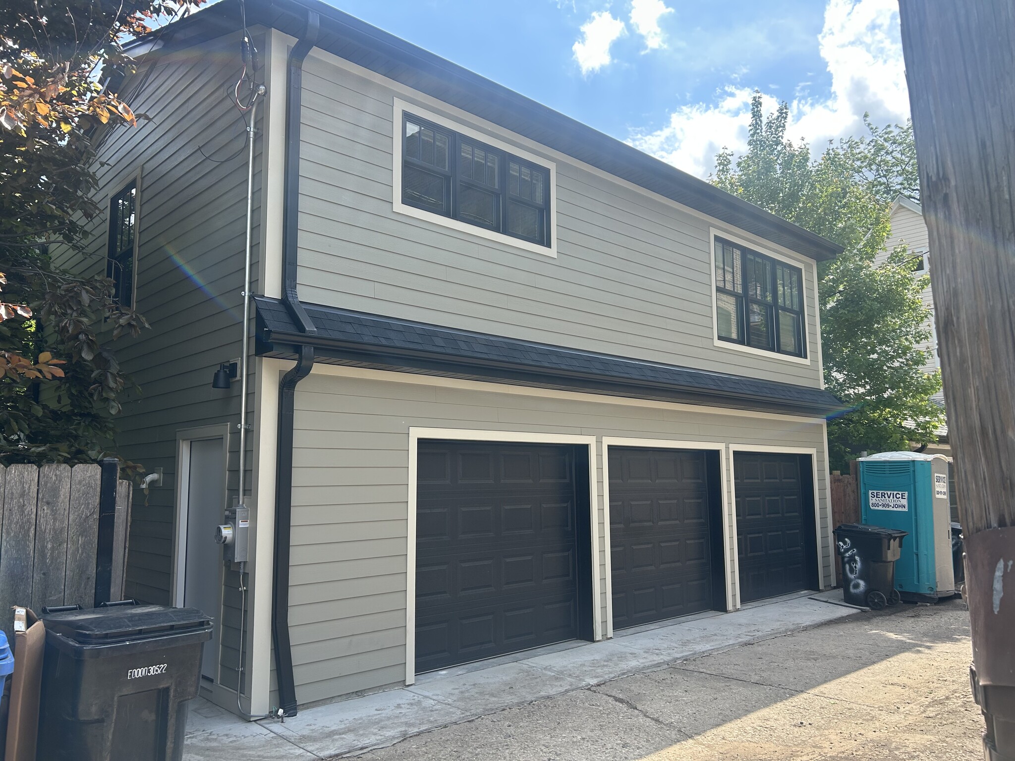 Building Photo - 2128 W Leland Ave