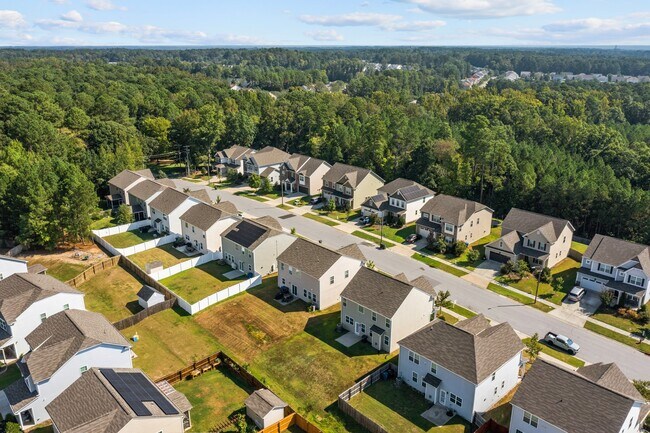 Building Photo - 624 Hiddenbrook Dr