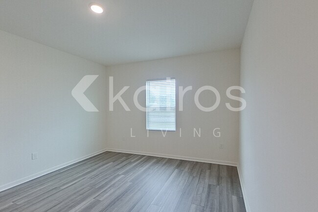 Building Photo - 639 Castillo Dr