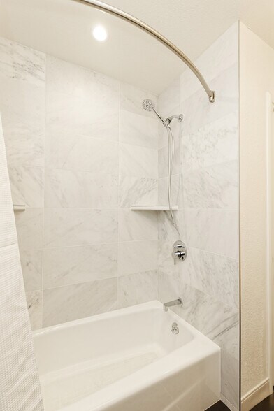 Building Photo - 6152 Overdale Ave