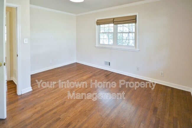 Building Photo - 317 Eureka Dr NE