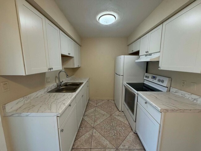 Building Photo - 605/607 SE 13th Ter