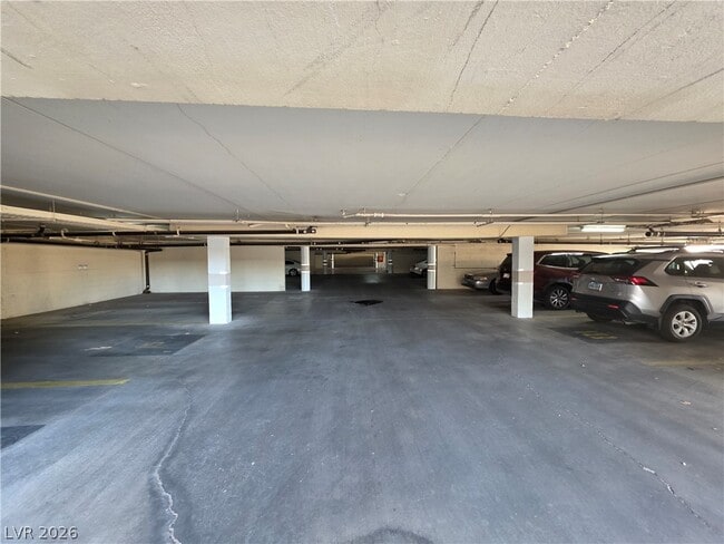 Building Photo - 750 S Royal Crest Cir