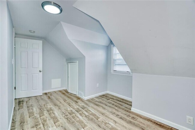 Building Photo - 1070 Gravel Rd