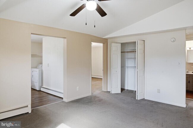 Building Photo - 1130 E Park Ave