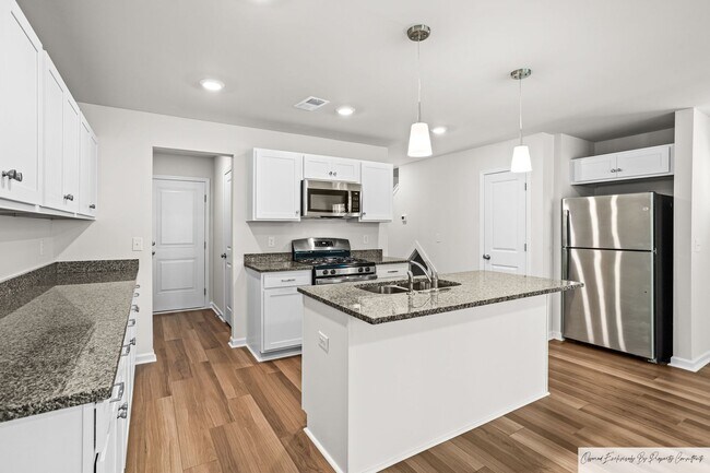 Building Photo - STUNNING TOWNHOUSE IN LEXINGTON'S MURRAY V...