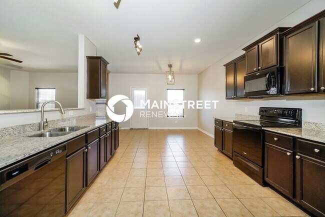 Building Photo - 4 Bedroom Pet-Friendly Home in New Braunfels, TX with Main Street Renewal