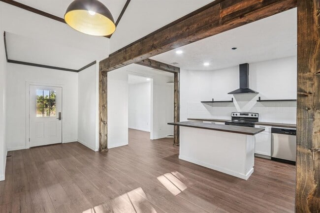 Building Photo - 385 Alta Vista Dr