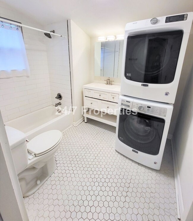 Building Photo - Classic 1 BD | 1 BA Cottage w/ Fenced Yard - SE Portland
