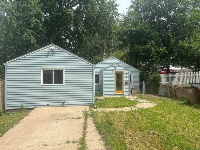 Building Photo - Perfect Home for You and Your Pup! Dog House Included + Fenced Yard