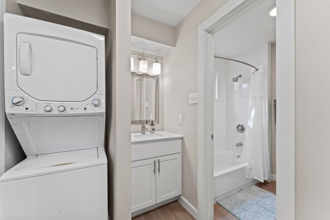 Building Photo - 6815 Great Northern Blvd