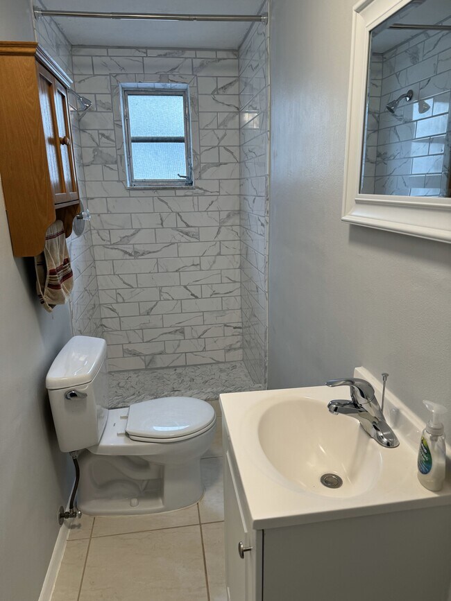Building Photo - 5714 Chipper Dr