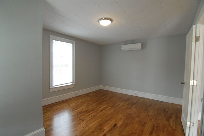 Building Photo - APPLICATIONS PENDING! Charming blue renova...