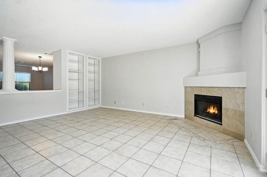 Building Photo - 2802 Redrock Trl