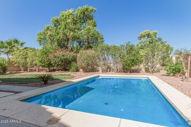 Building Photo - 602 W Canary Way