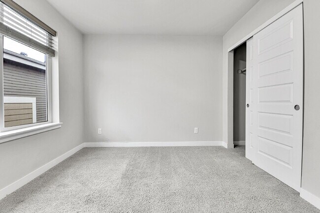 Building Photo - $2,620.95 - 3 Bed, 2.5 Bath Home in Aurora with AC and In Unit Laundry!